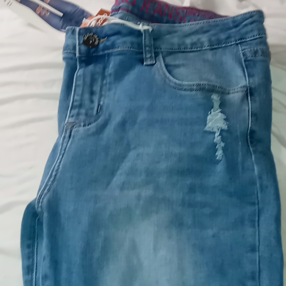 Blue ripped jean pants